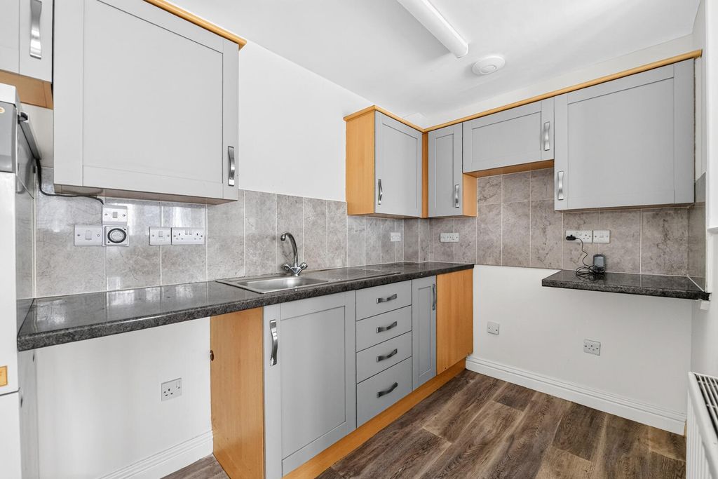 Property photo 2 of 10 Kitchen