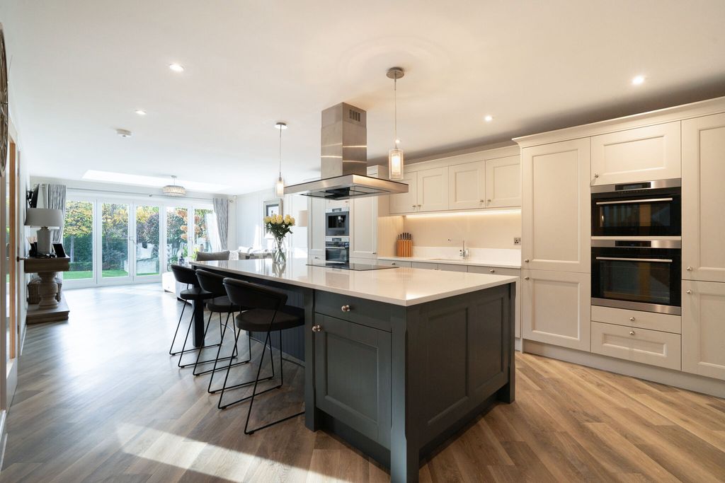 Property photo 2 of 25