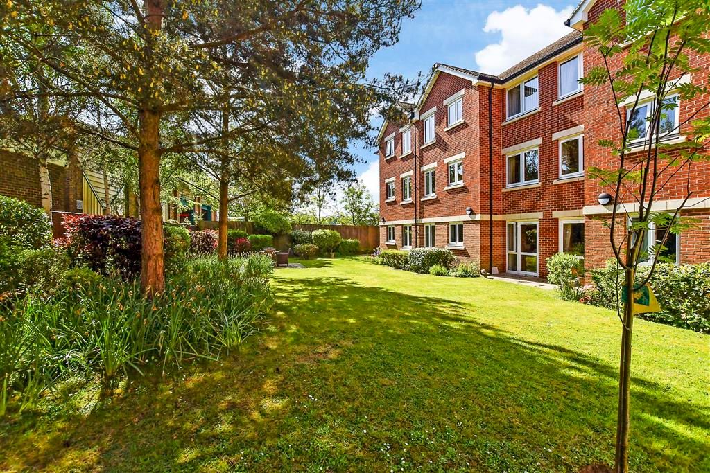 Property photo 2 of 9 Communal Gardens
