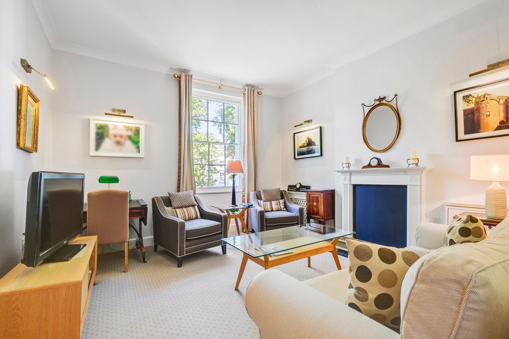 Property photo 1 of 8 Ovingtonsquare21d-5
