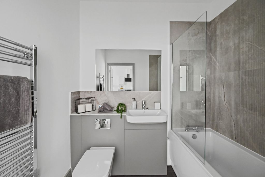 Property photo 3 of 10 Front