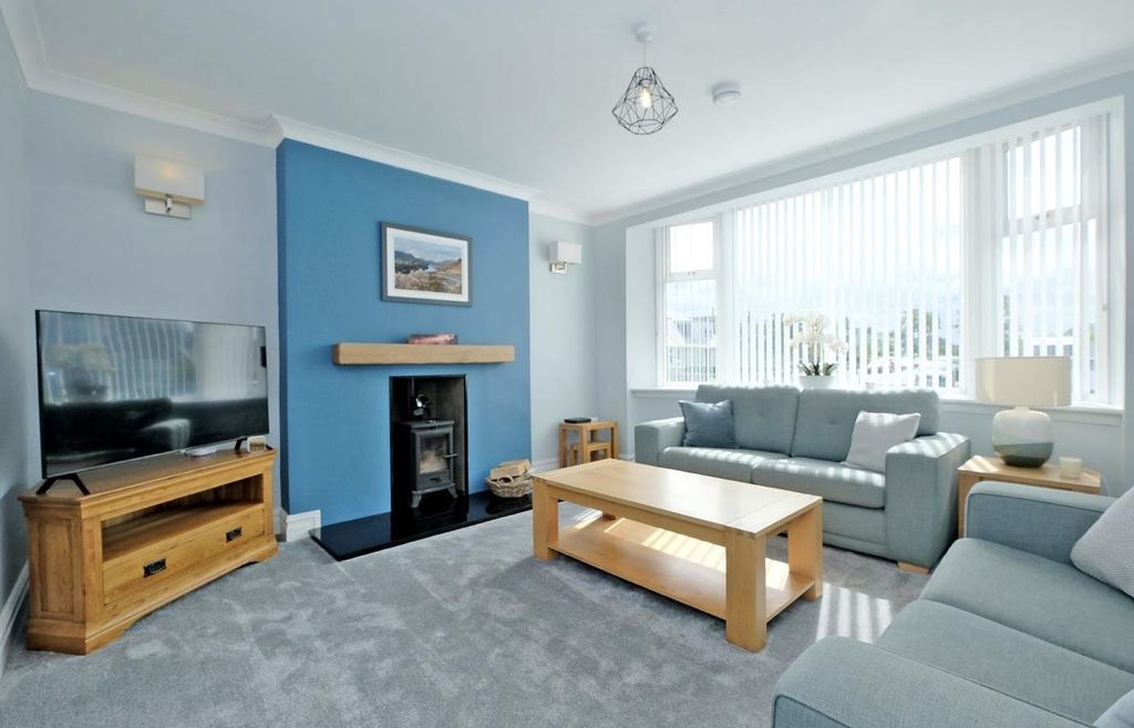 Property photo 2 of 28