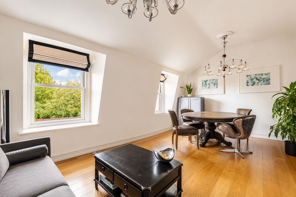 Property photo 1 of 12 High Ceiling Reception Living Room Overlooking Com
