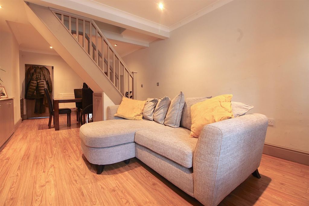 Property photo 2 of 9 Loungedining.Jpg