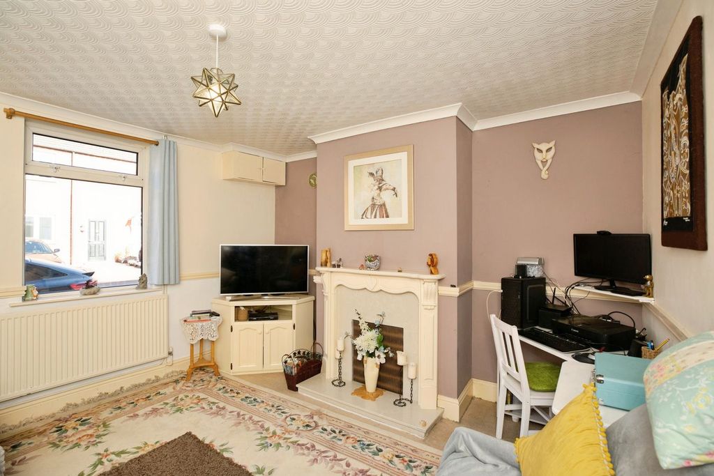Property photo 2 of 17