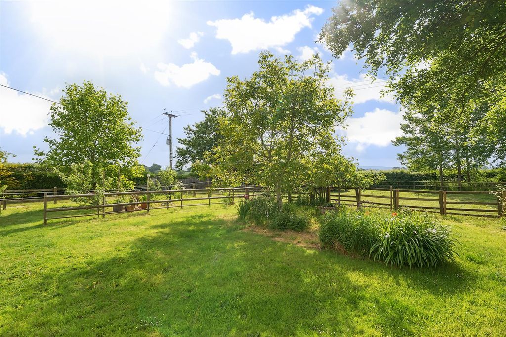 Property photo 3 of 23 Garden