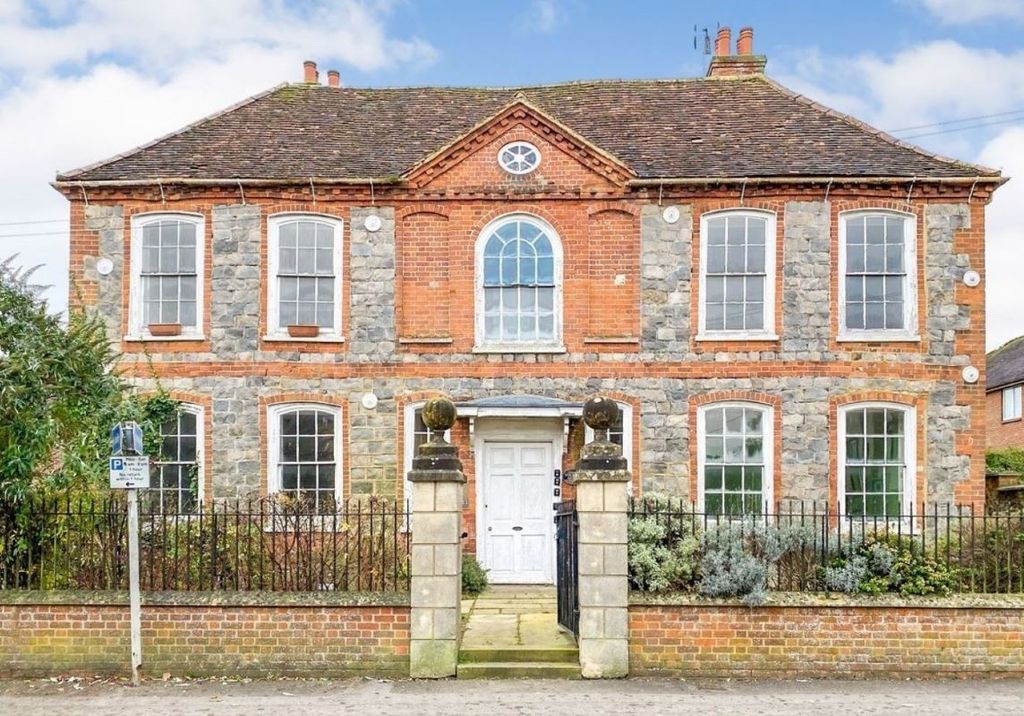 Property photo 1 of 2