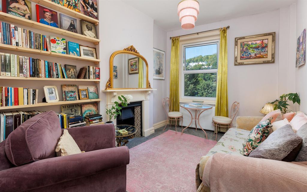 Property photo 1 of 12 Sitting Room