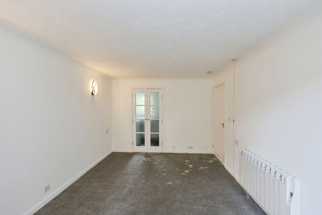 Property photo 3 of 10 Living Room