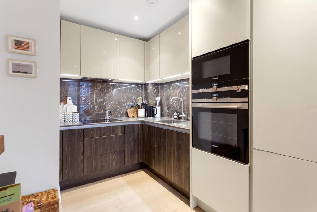 Property photo 3 of 6 Kitchen