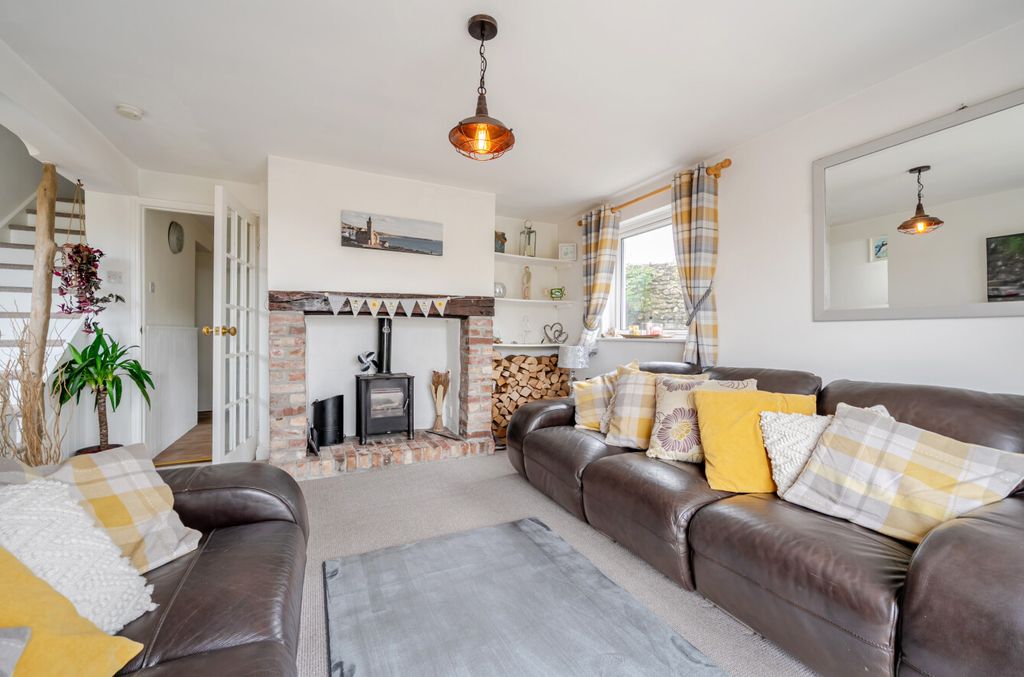 Property photo 2 of 17 1472586-12-6A2Ae0...