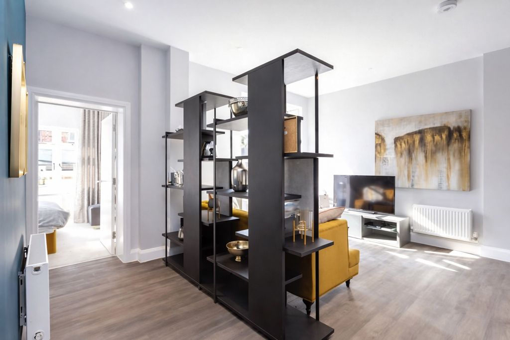 Property photo 3 of 10 5076992