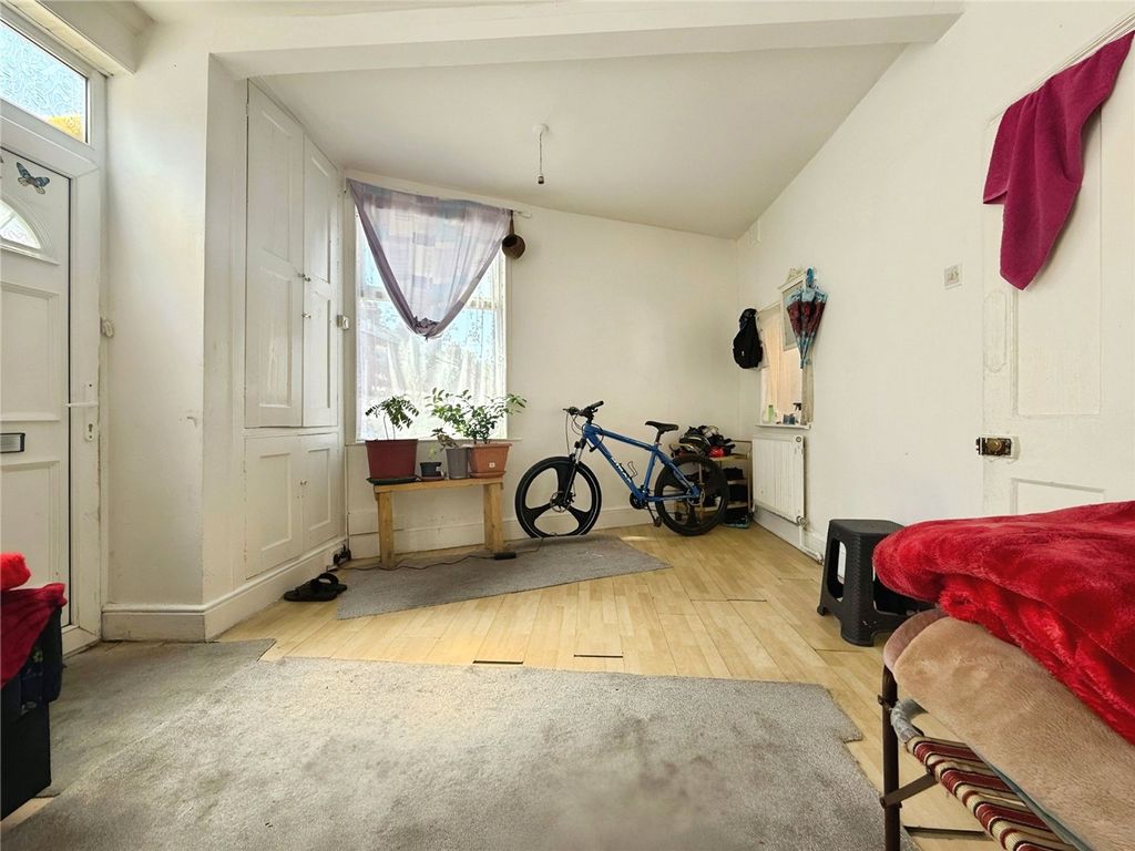 Property photo 2 of 6
