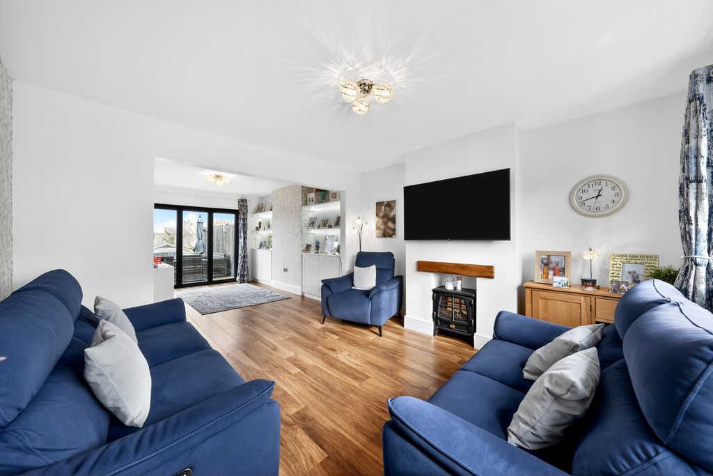 Property photo 2 of 20 Lounge/Dining Room