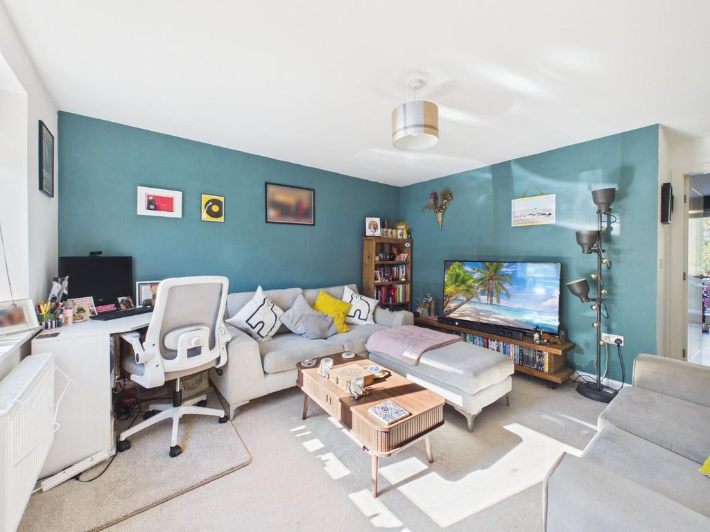 Property photo 3 of 17 Cam04899G0-Pr0327-Still008.Jpg