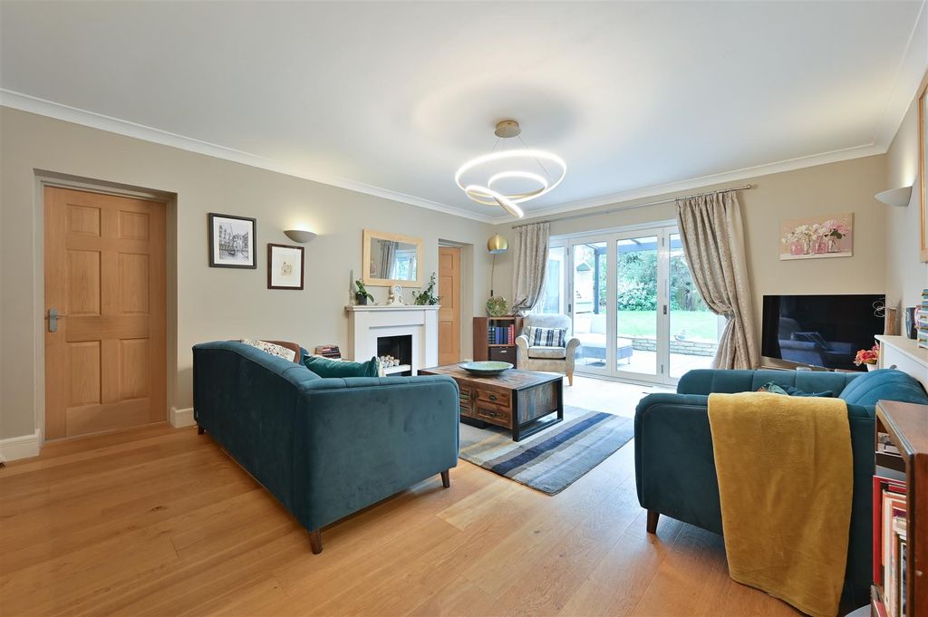 Property photo 3 of 12 7 Greatfield Close-5.Jpg