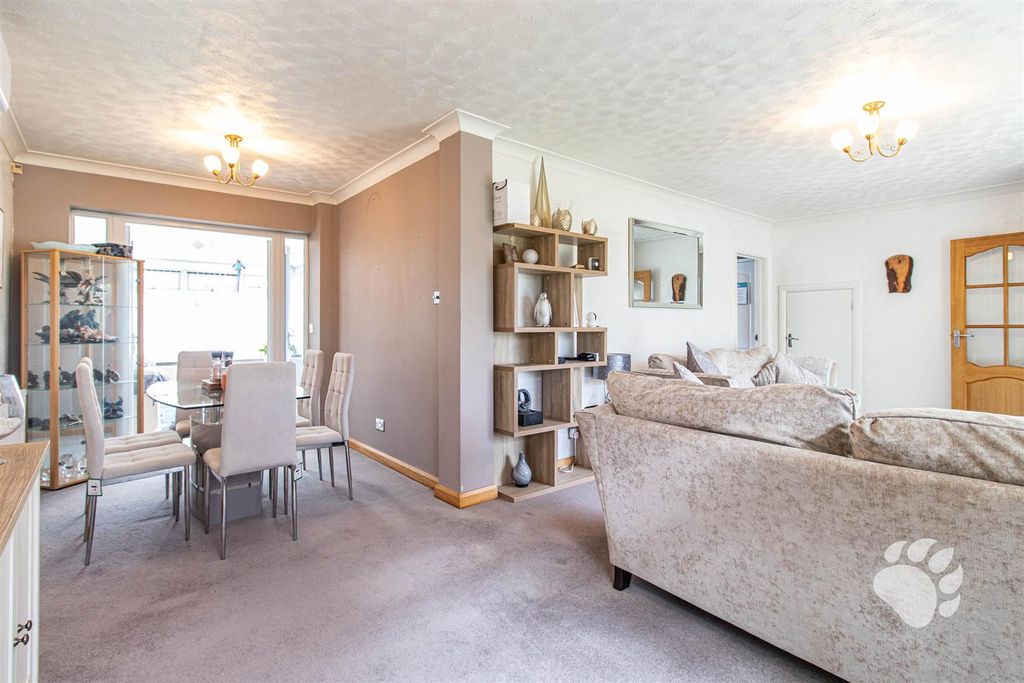 Property photo 2 of 32 Dining Area