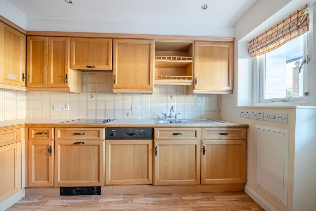 Property photo 3 of 20