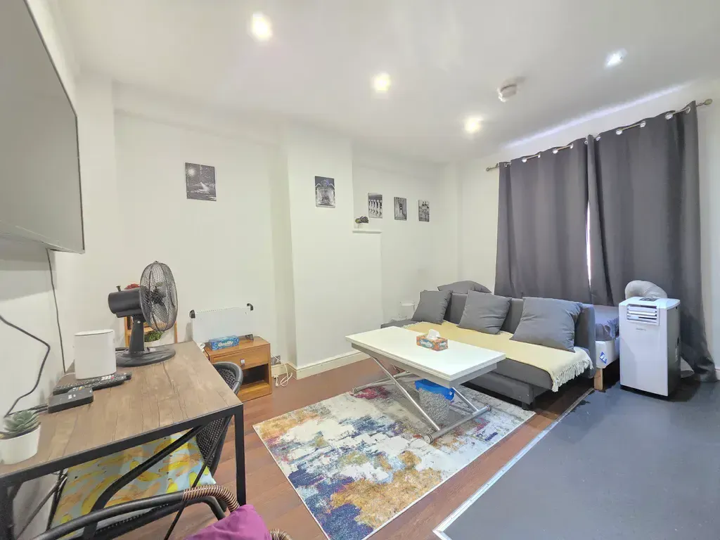 Property photo 2 of 5 Gallery