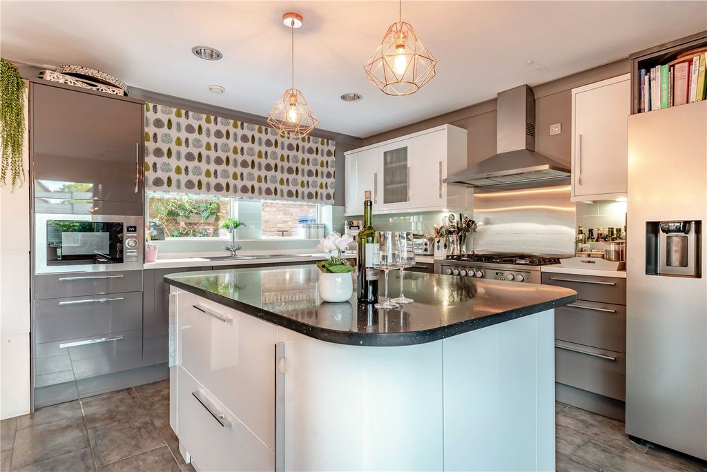 Property photo 2 of 20 Kitchen/Dining Room