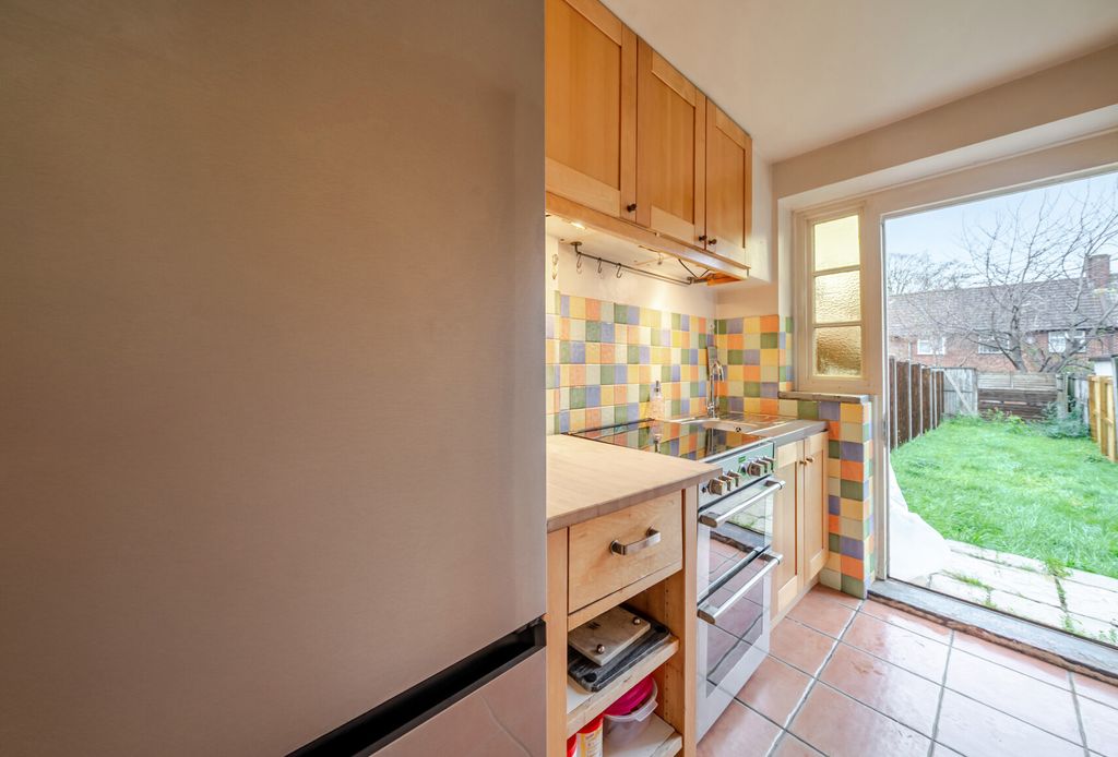 Property photo 3 of 21 1382904-12-691d9A...