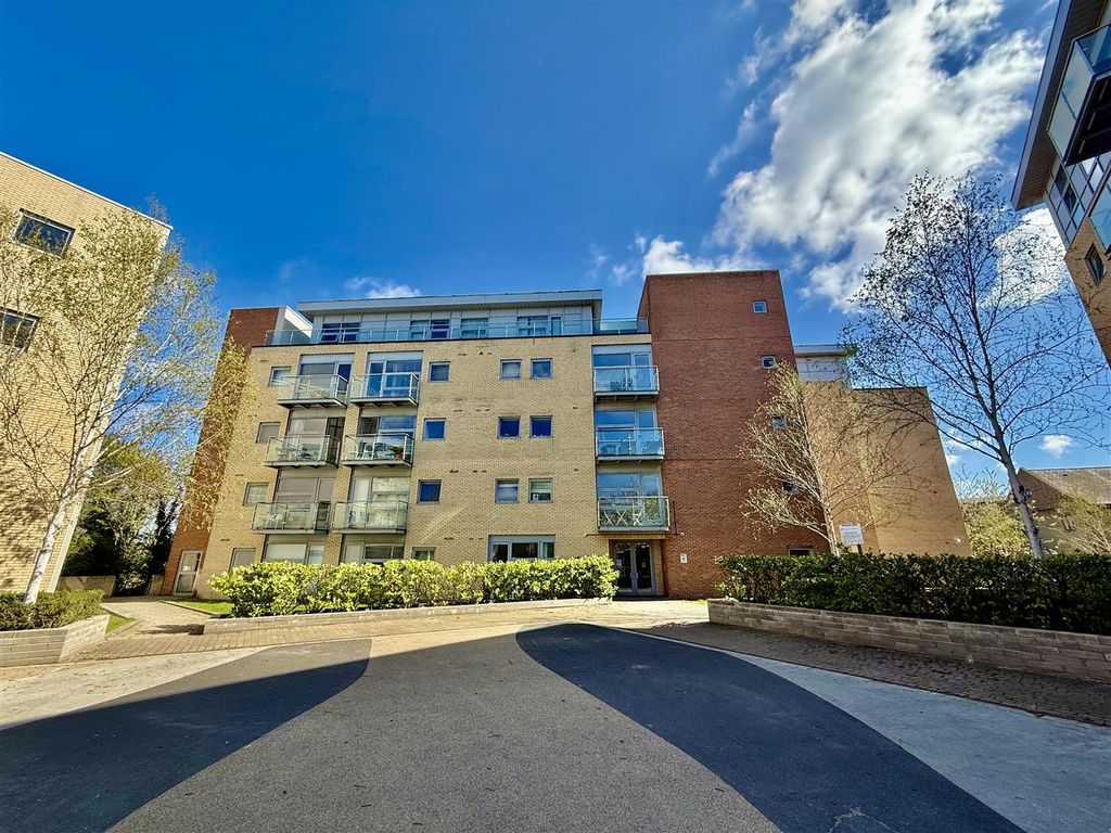Property photo 1 of 8 External