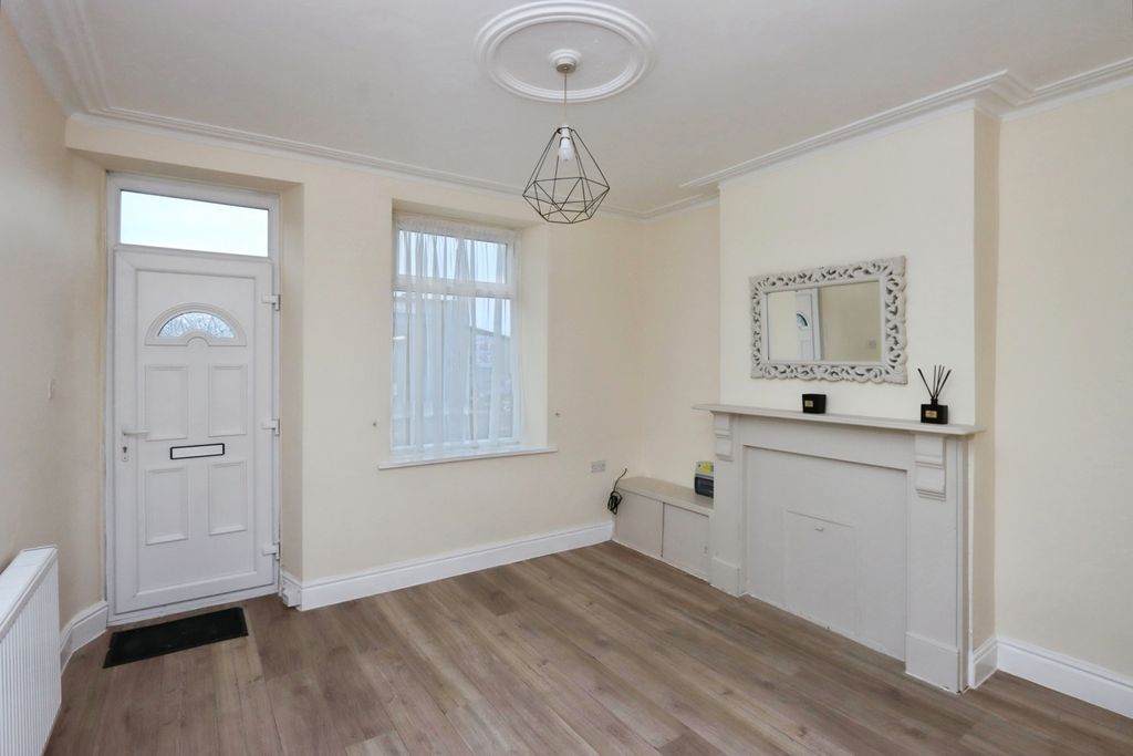 Property photo 2 of 17 Photo