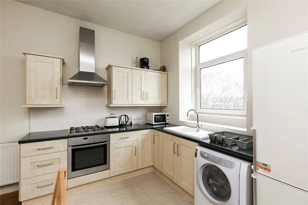 Property photo 2 of 8