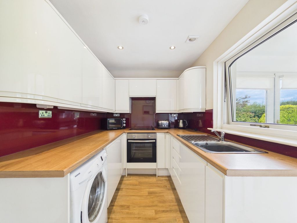 Property photo 3 of 18 Kitchen
