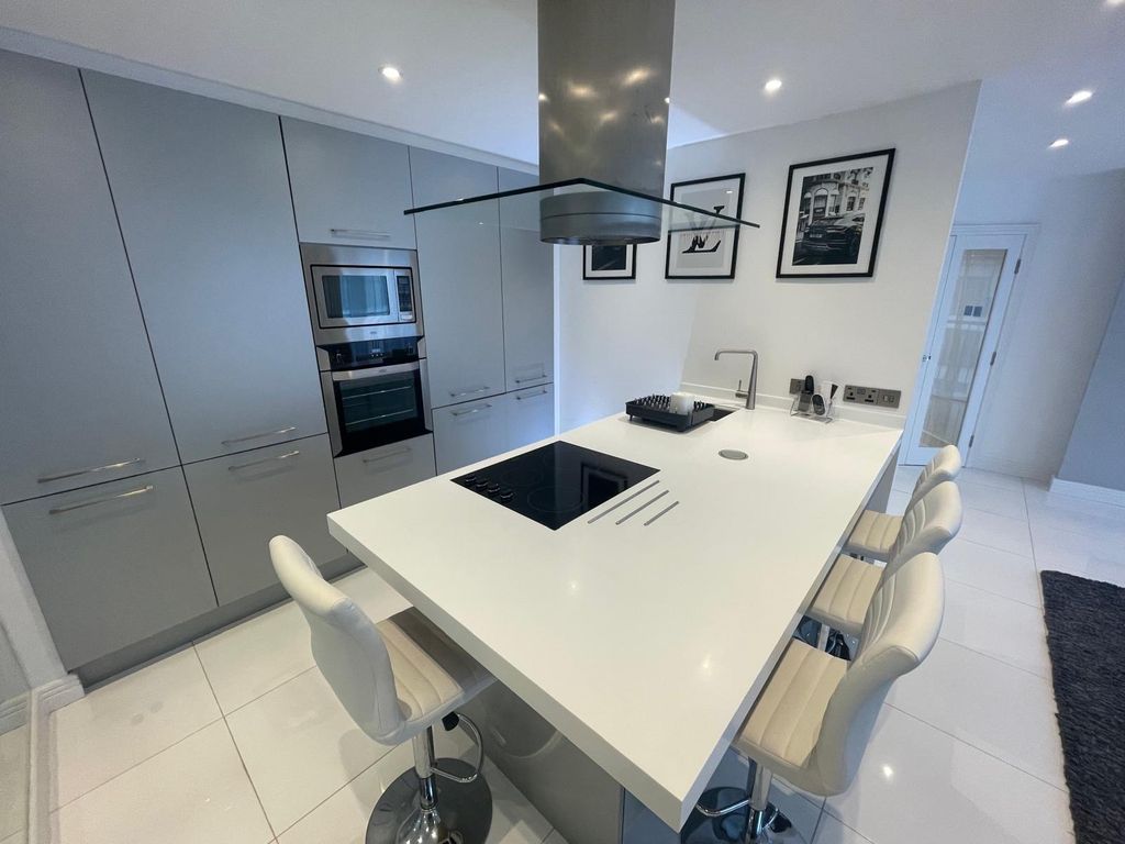 Property photo 2 of 11 Picture No. 27