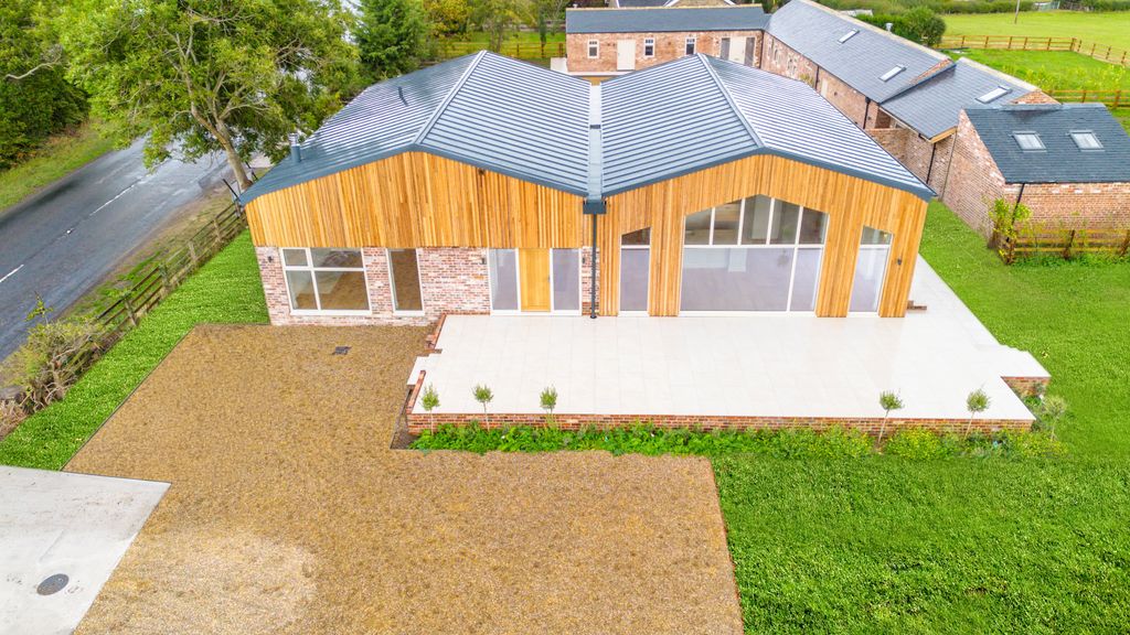 Property photo 1 of 23 Hawthronebarn8Dp