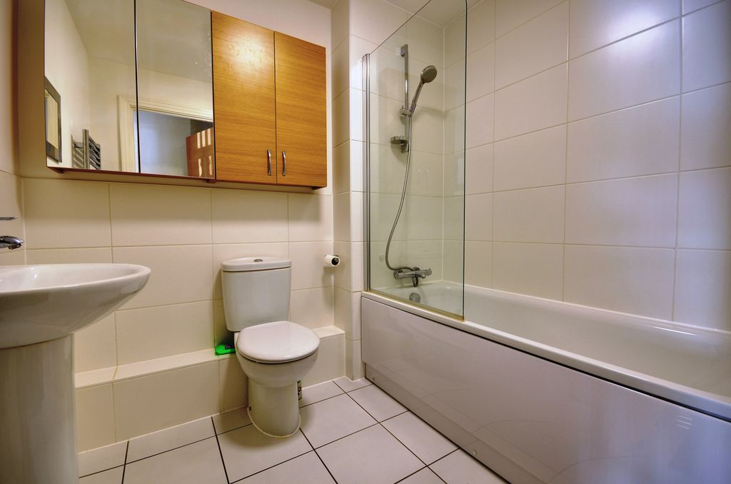 Property photo 2 of 8 Bathroom