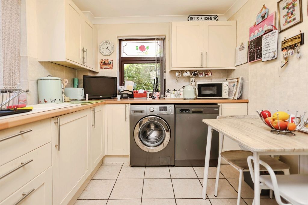 Property photo 3 of 19