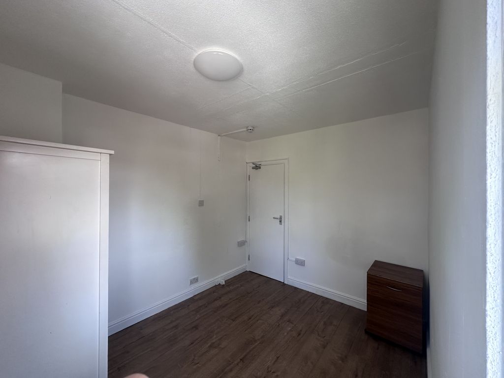 Property photo 2 of 5 Room