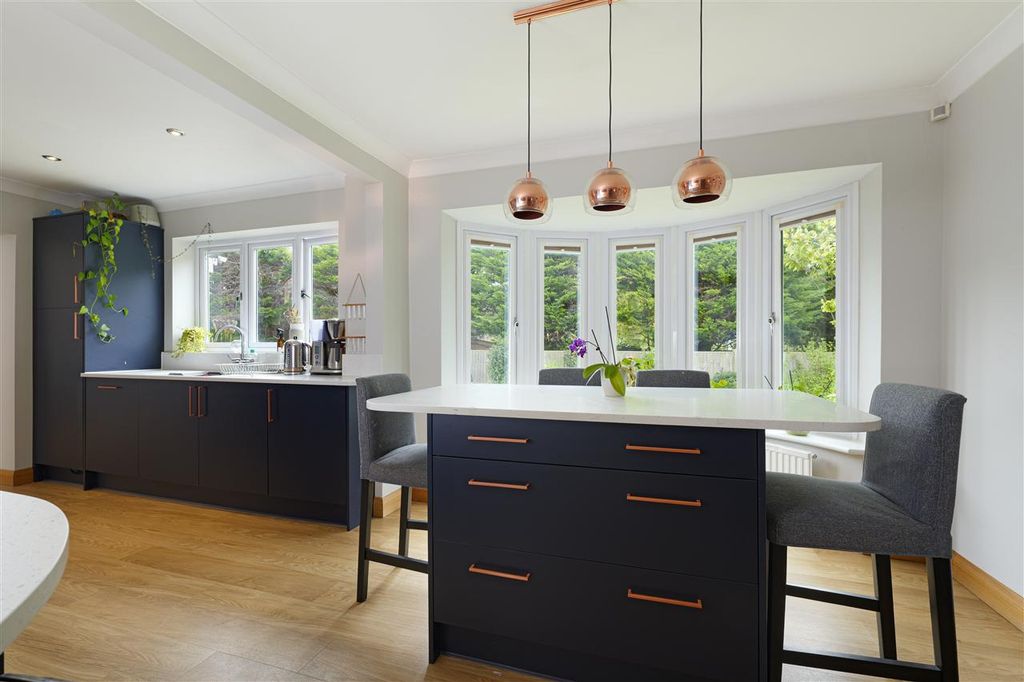 Property photo 3 of 33