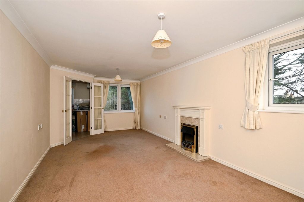 Property photo 2 of 11 Lounge