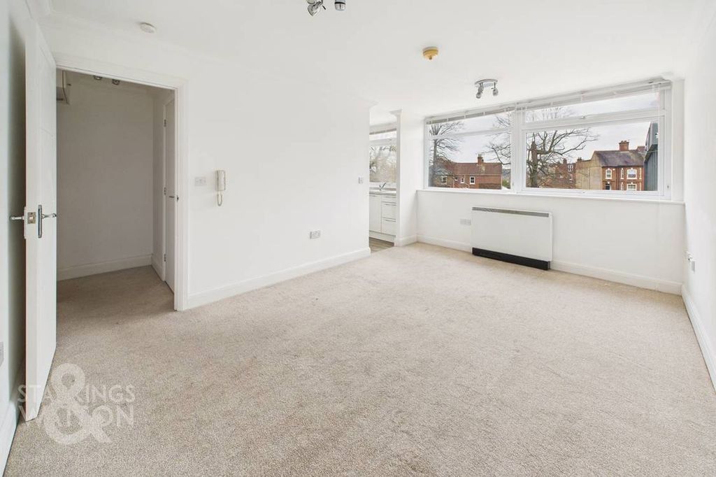 Property photo 2 of 8