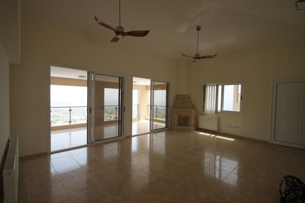 Property photo 3 of 38