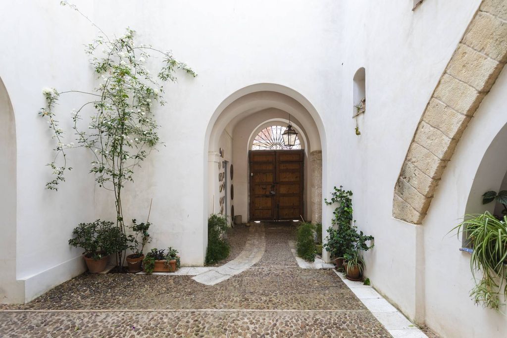 Property photo 1 of 31