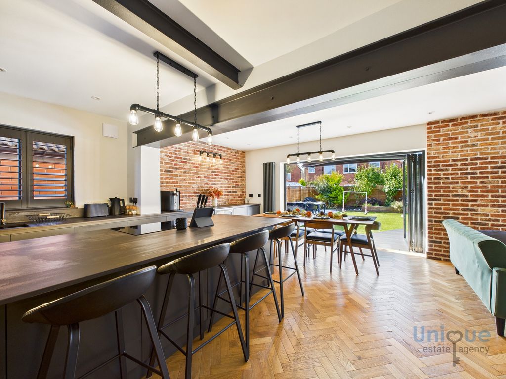 Property photo 3 of 46