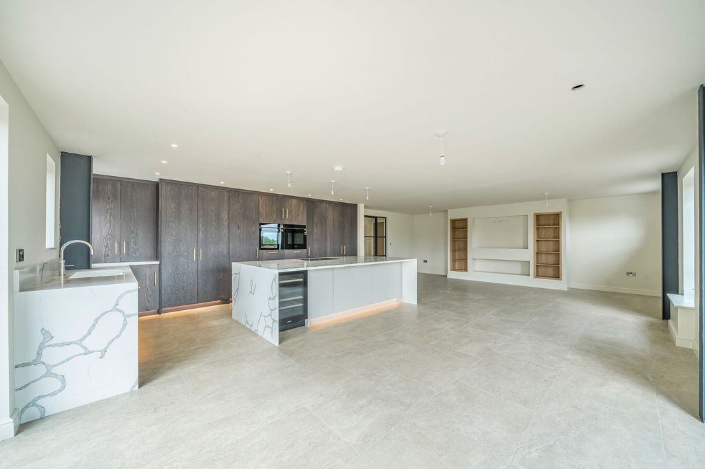 Property photo 2 of 25