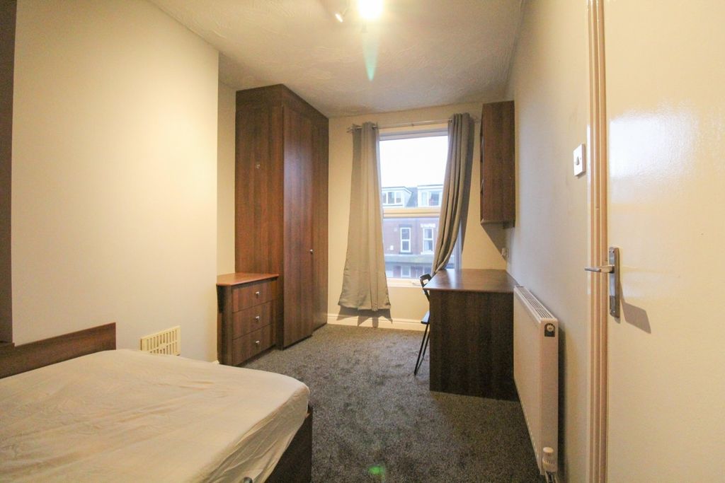 Property photo 1 of 17 Picture No. 04