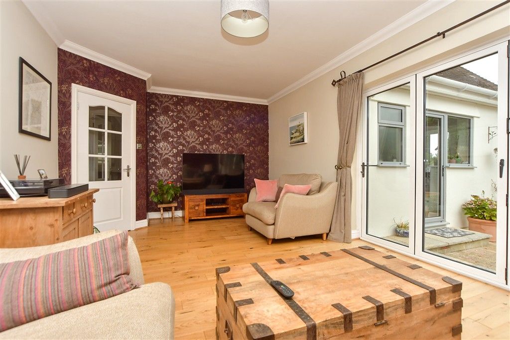 Property photo 3 of 23 Lounge