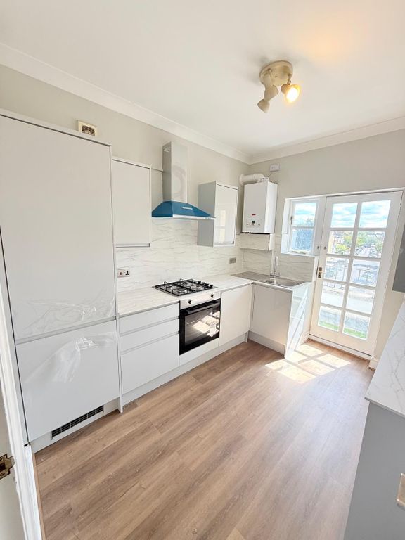 Property photo 1 of 14 Three Bedroom Flat To Rent In The Heart Of Stoke Newington Church Street.