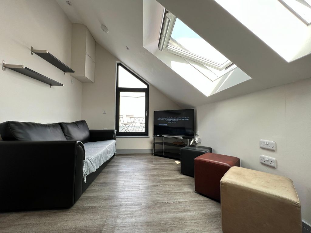 Property photo 2 of 7 4182