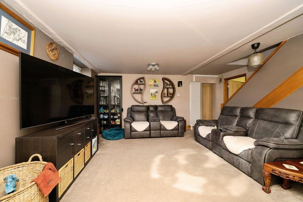 Property photo 3 of 25