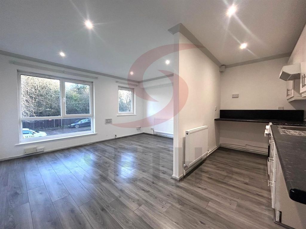 Property photo 2 of 8 Lounge