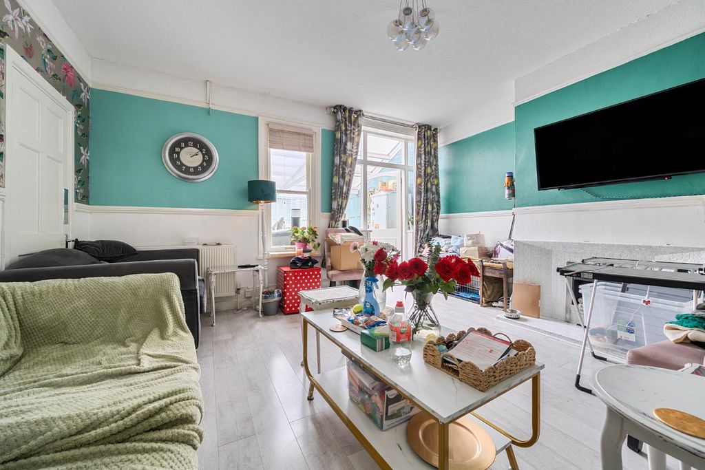 Property photo 3 of 15 1366087-28-68Efa52A43F5c-Arw.Jpg