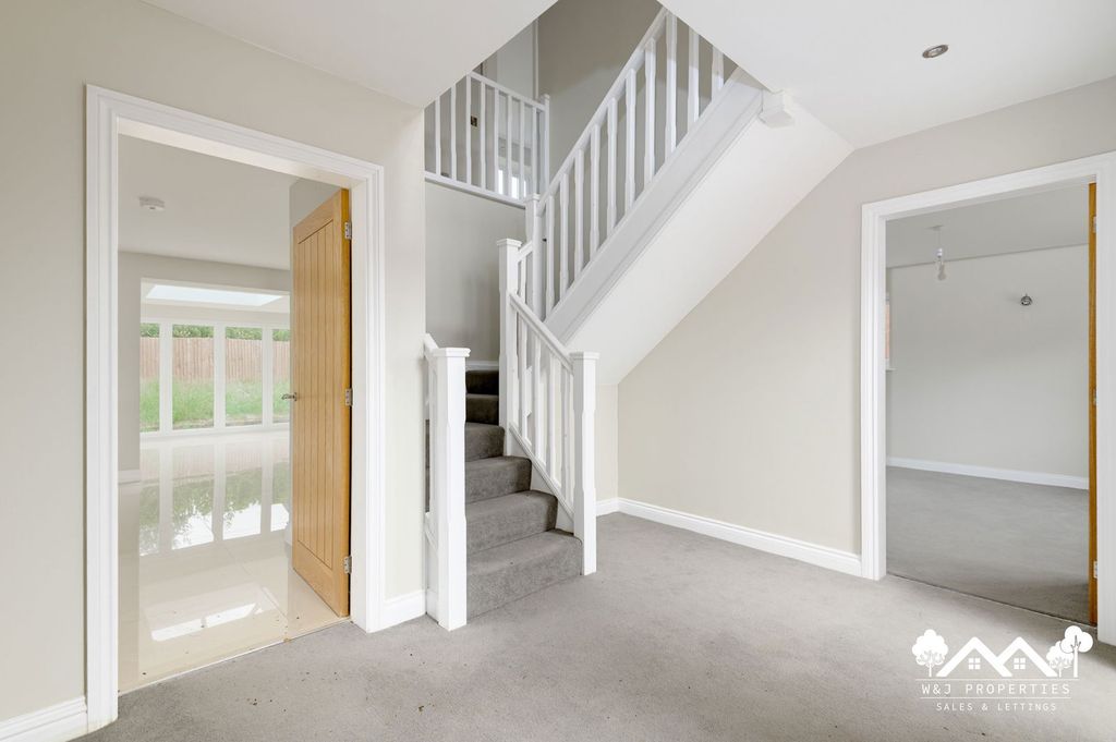 Property photo 3 of 47