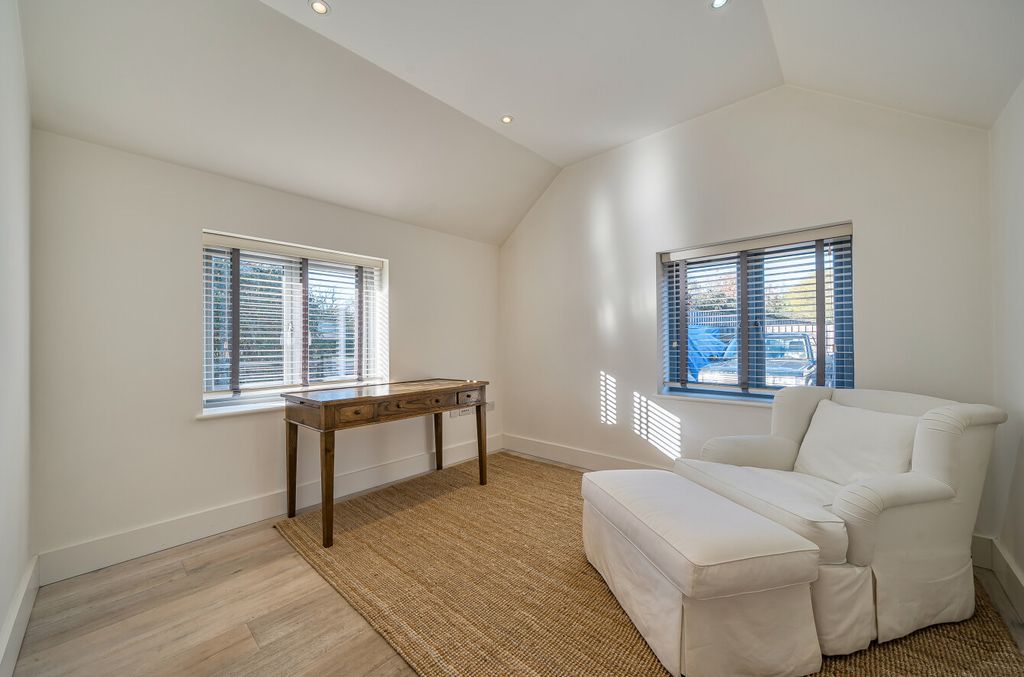 Property photo 2 of 24 1384316-15-692059...